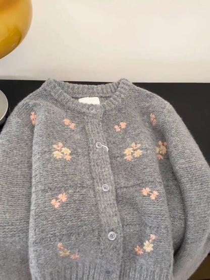 Autumn and winter sweet floral embroidery niche knitted cardigan for women new trendy style splicing hem design sweater