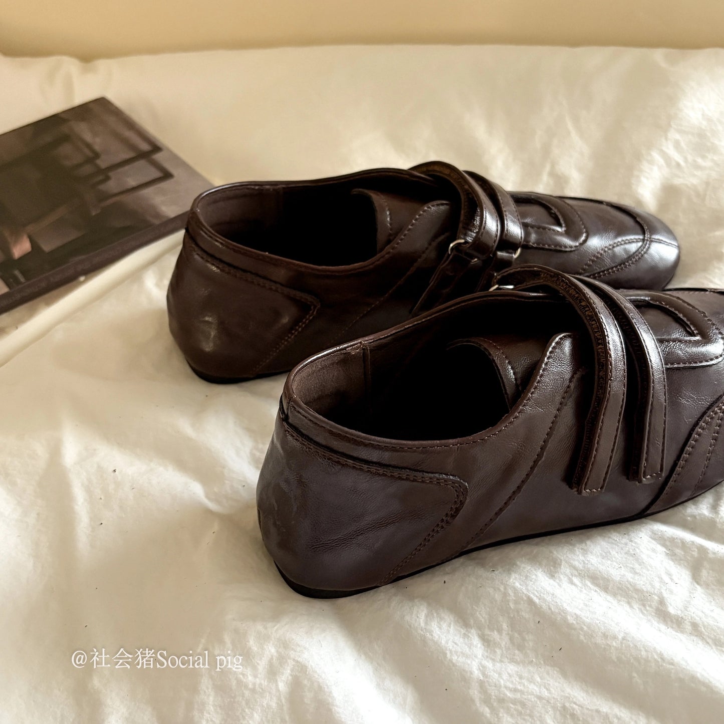 Social Pig ballet-style soft-soled Mary Jane shoes, new Korean style, versatile round toe, Velcro flat shoes