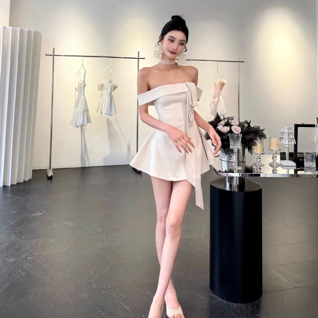 【JINGGUO Luxury】Niche French-style Off-the-Shoulder Slim Fit Dress with a Pure and Elegant Sophistication 7675
