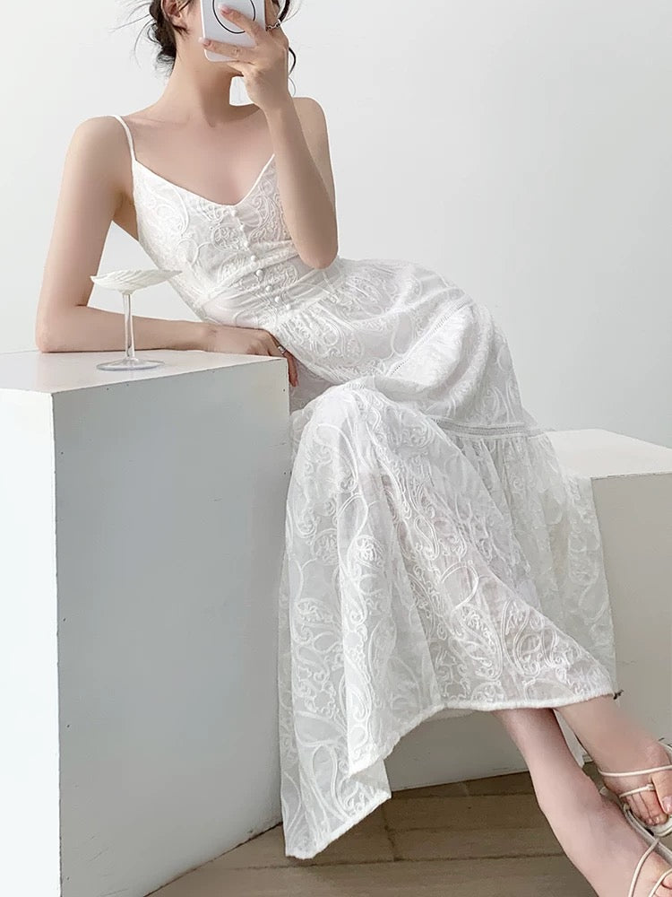 YAHI white holiday style sleeveless suspender dress female 2025 summer waist slimming temperament jacquard long skirt