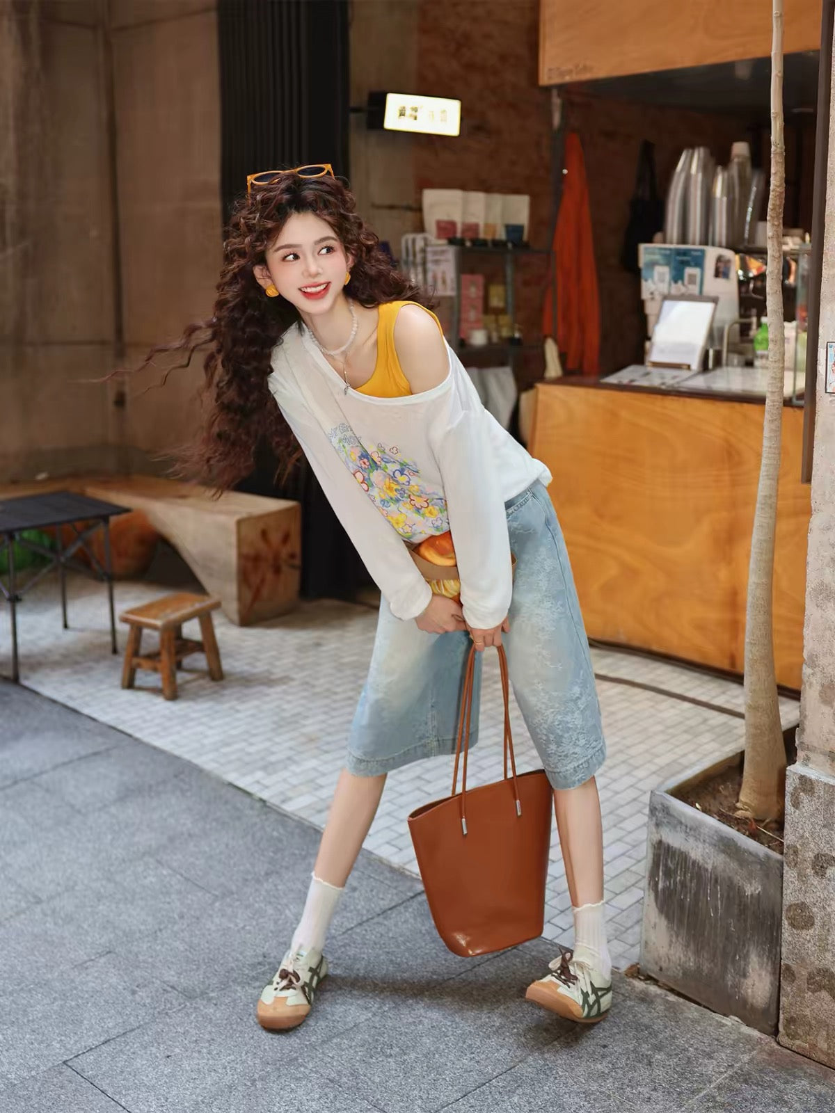 Chen Jiajie "Seeking Plum Blossoms in the Snow" – Women's Vintage-Wash Cropped Wide-Leg Embroidered Denim Pants (Casual Summer Fit)