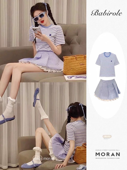 A and sassy suit with a sense of atmosphere. A complete set of sweet and spicy college-style short-sleeved tops and puffy skirts.