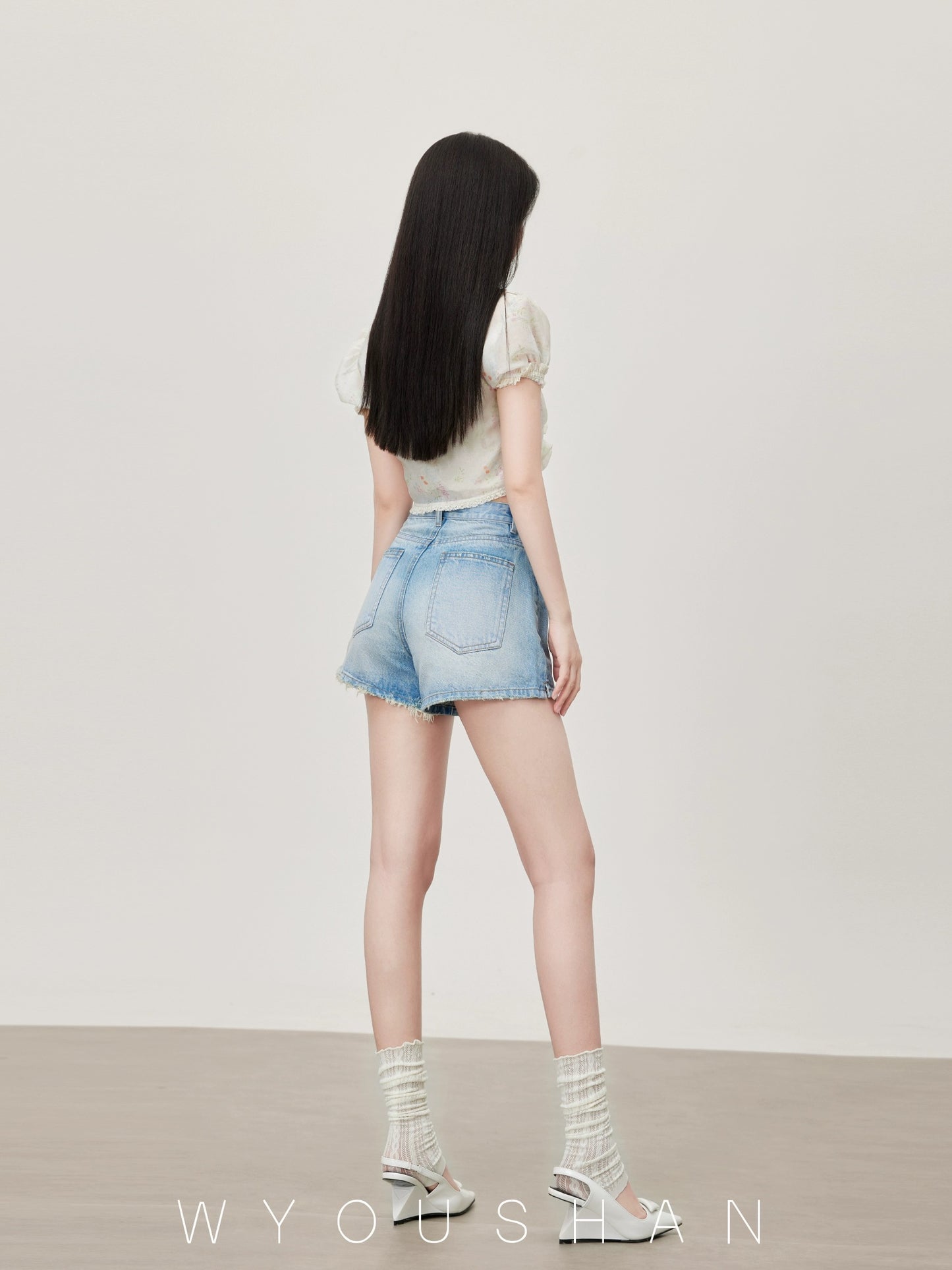 066 Wang Youshan Light Color Denim Shorts Women's Loose Summer High Waist Hot Pants New 2024 Thin A-Line Pants