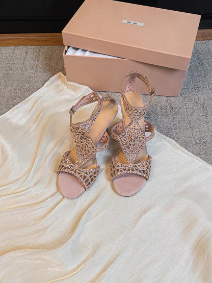 Jianghou French-style women's sandals: a unique, niche design featuring cutouts, rhinestones, and a slender Roman-style high heel—new for Summer 2026.