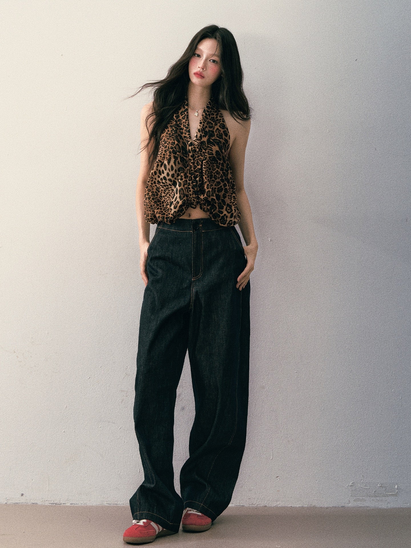 1P STUDIO Hot leopard print V-neck halter top for women in summer with irregular knot design and open vest