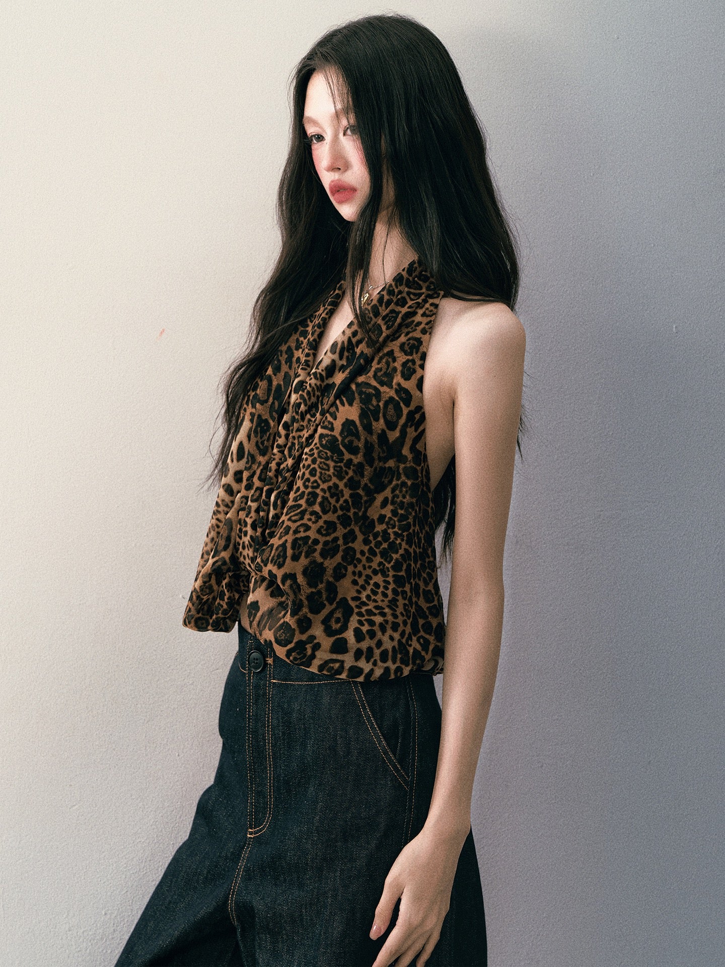 1P STUDIO Hot leopard print V-neck halter top for women in summer with irregular knot design and open vest