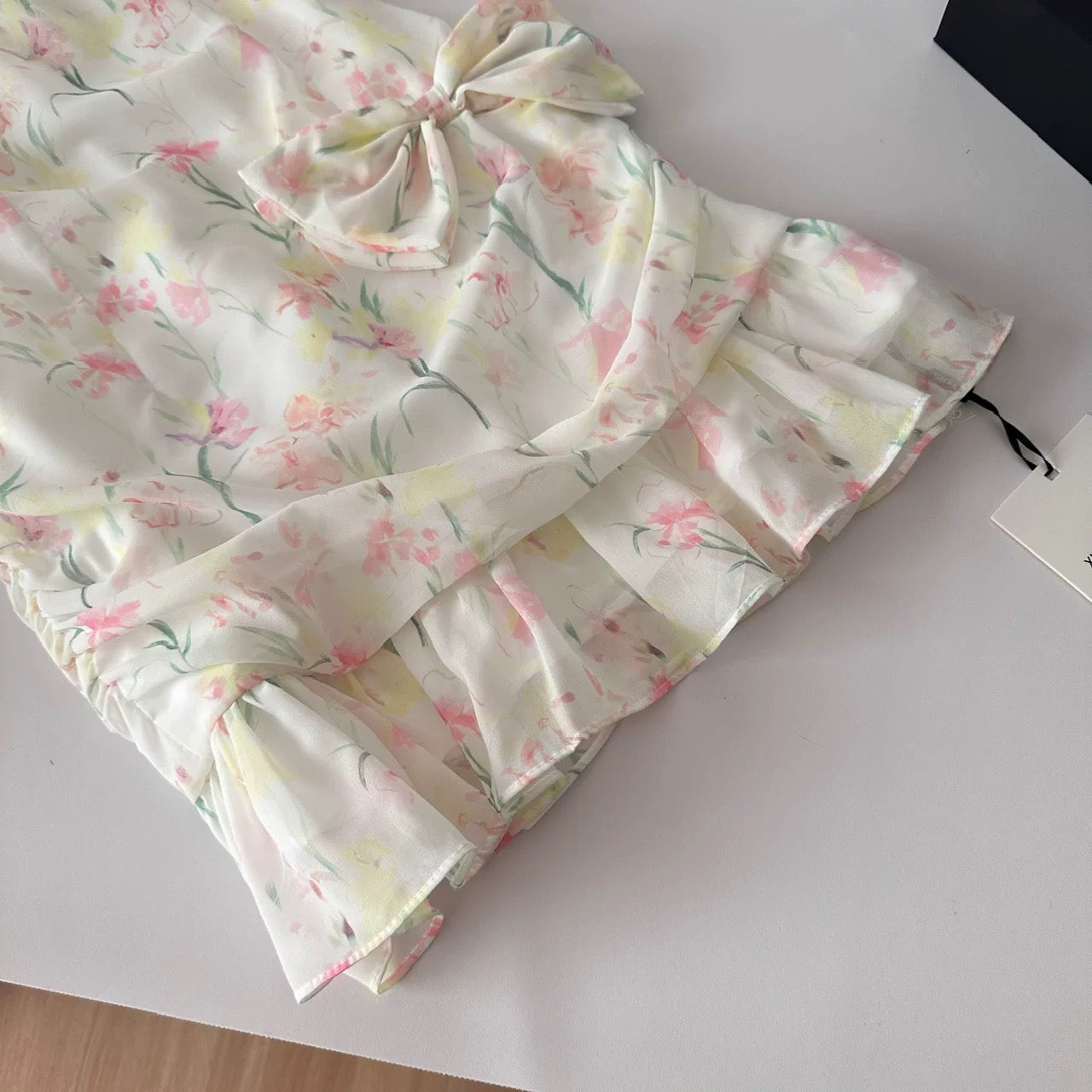 Youni's homemade, unheard flower name, pure desire halterneck floral dress, waist-cinching pleated short skirt for small people