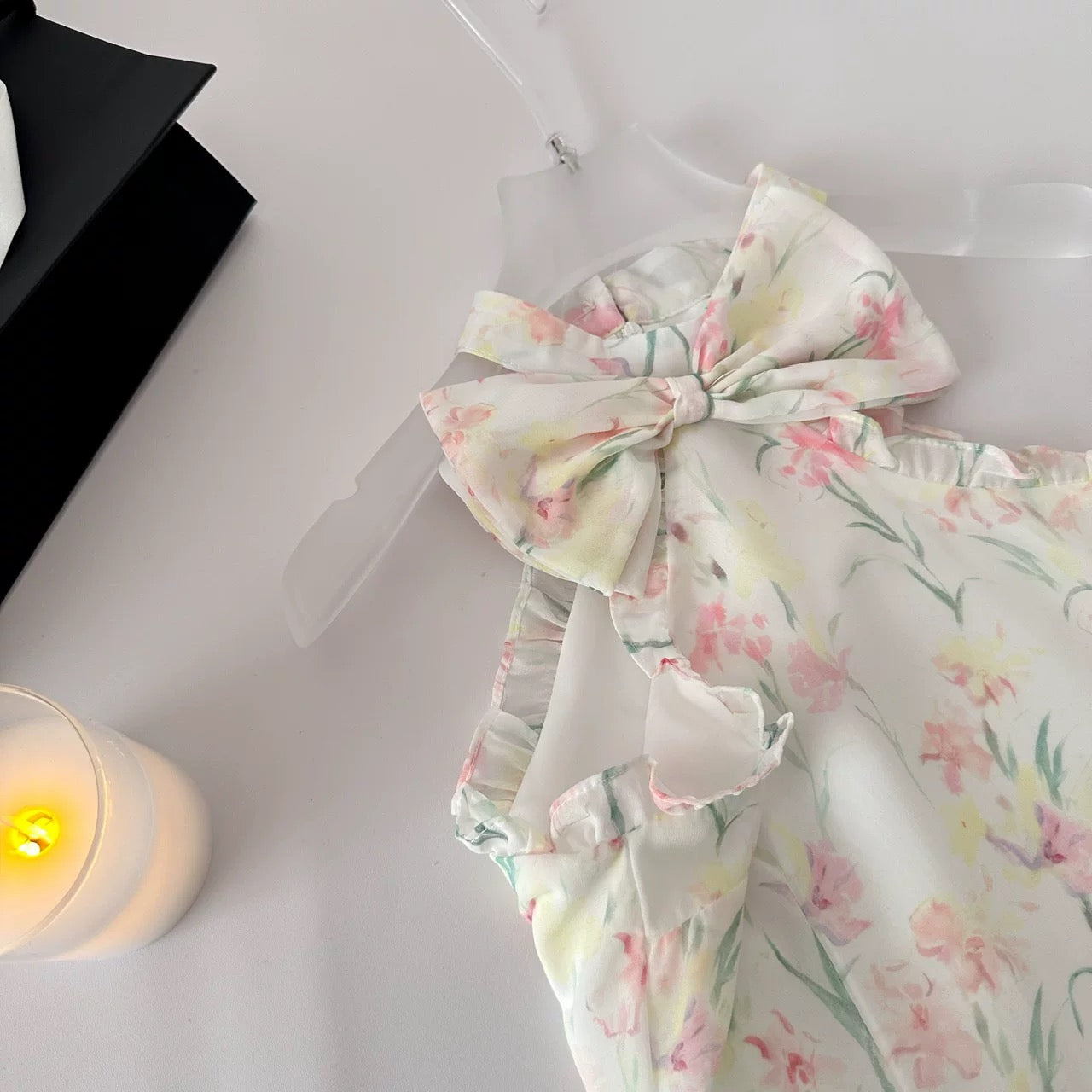Youni's homemade, unheard flower name, pure desire halterneck floral dress, waist-cinching pleated short skirt for small people