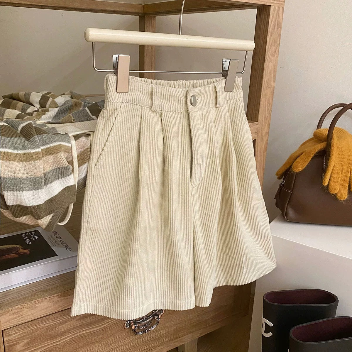Retro Japanese-style retro corduroy wide-leg shorts for women in autumn and winter high-waisted loose and versatile temperament outer boot pants