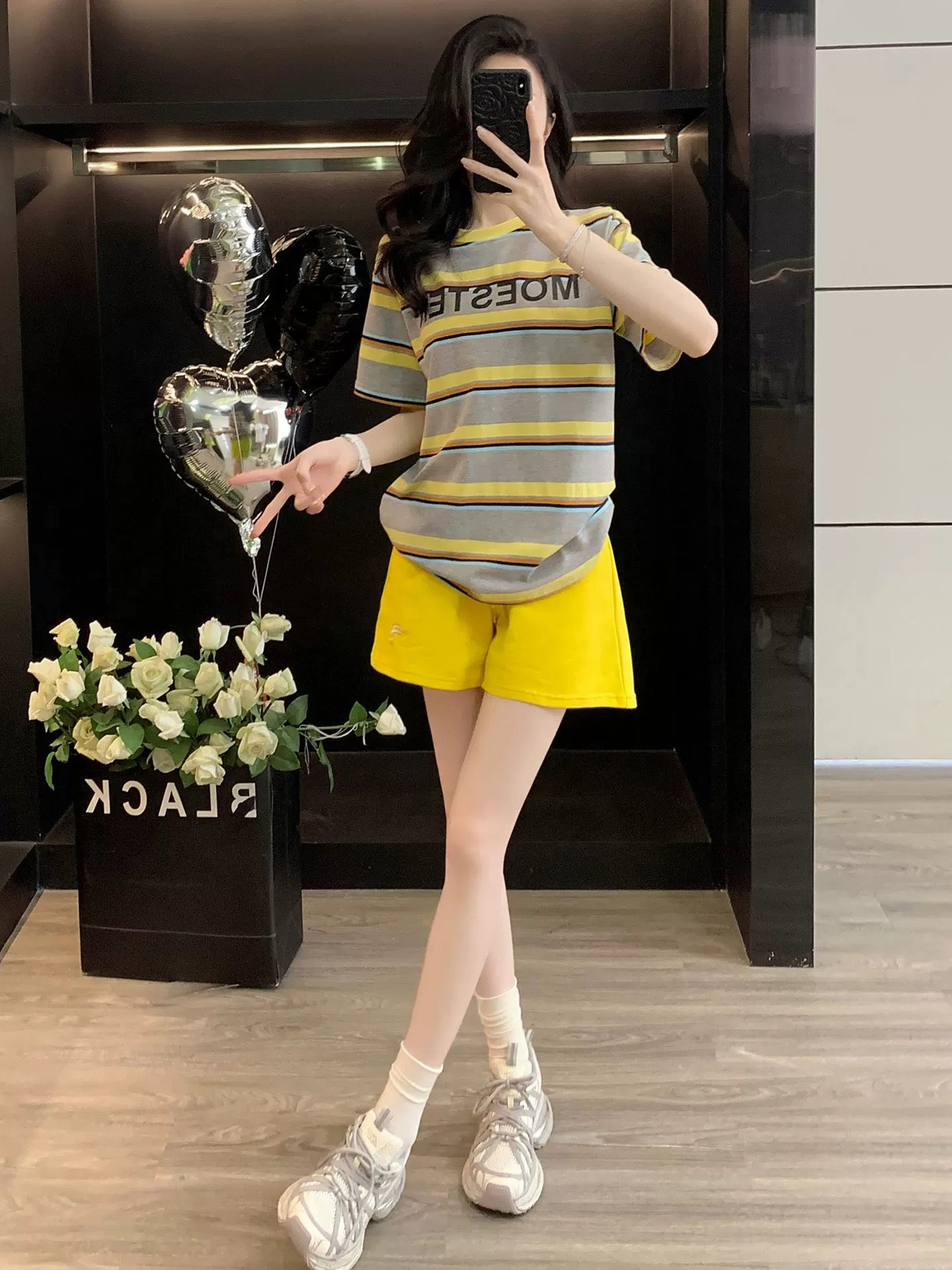 Western-style fashion striped short-sleeved suit for women summer 2025 casual sports shorts two-piece suit loose trendy age-reducing and slimming