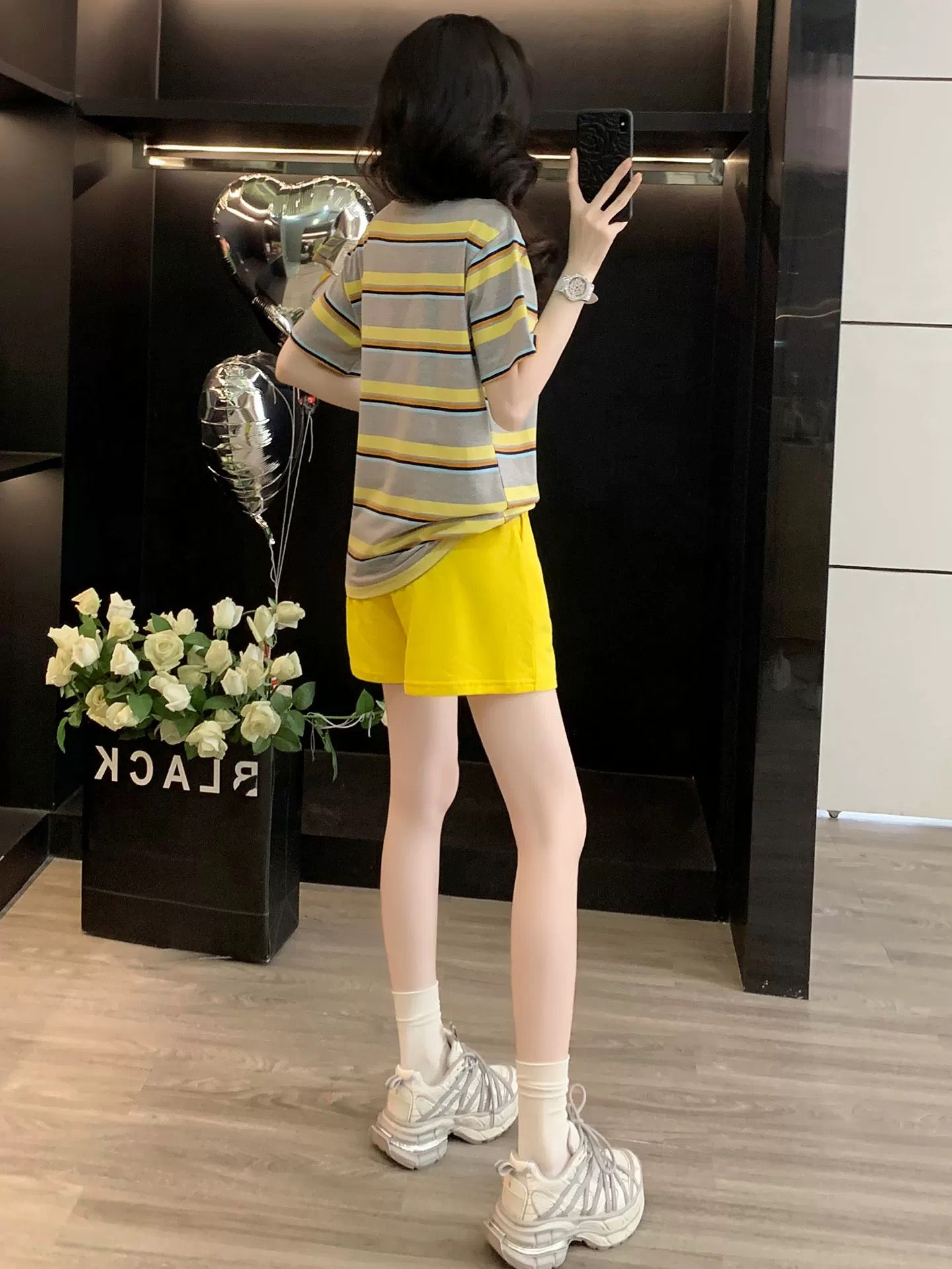 Western-style fashion striped short-sleeved suit for women summer 2025 casual sports shorts two-piece suit loose trendy age-reducing and slimming