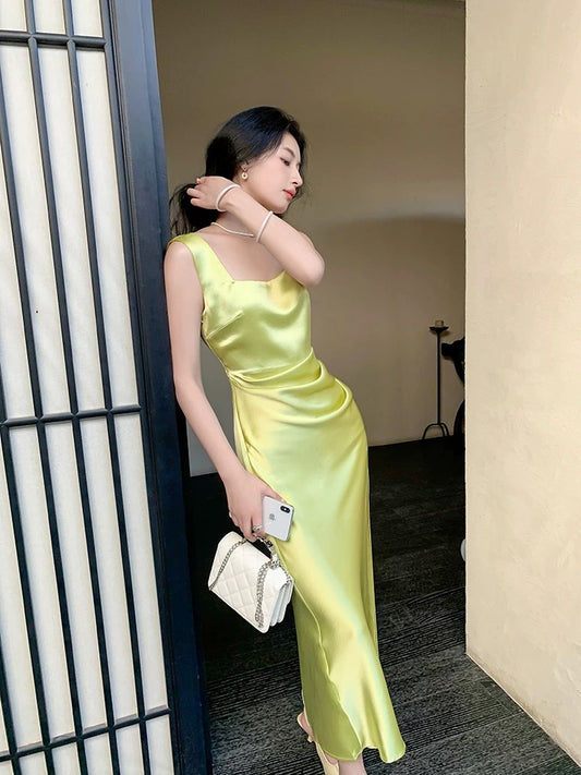 High-end celebrity whitening and slimming French resort style green acetate suspender dress 2024 new women's summer