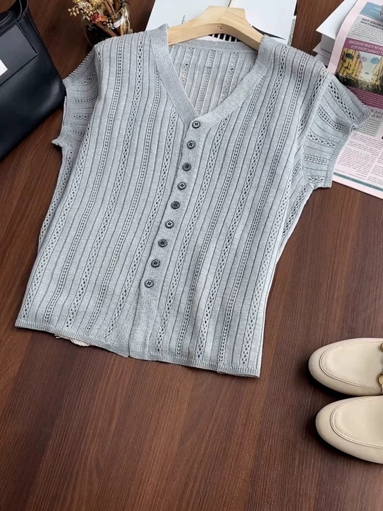 For a small person, match a set of European products. This year's trend is beautiful, lively and age-reducing, chic linen casual pants suit.