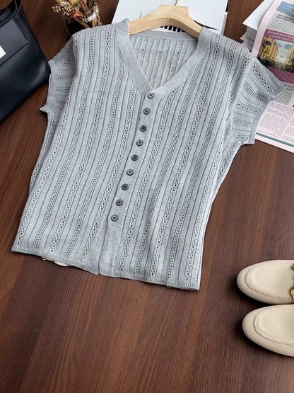 For a small person, match a set of European products. This year's trend is beautiful, lively and age-reducing, chic linen casual pants suit.