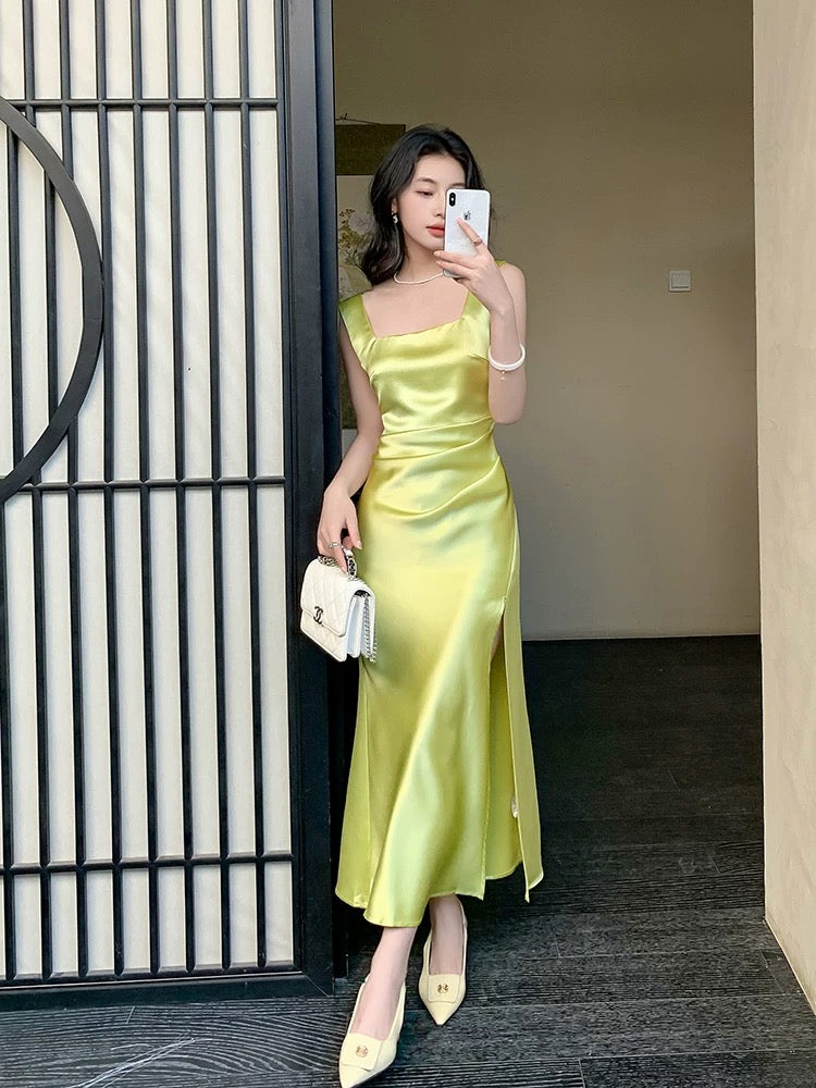 High-end celebrity whitening and slimming French resort style green acetate suspender dress 2024 new women's summer