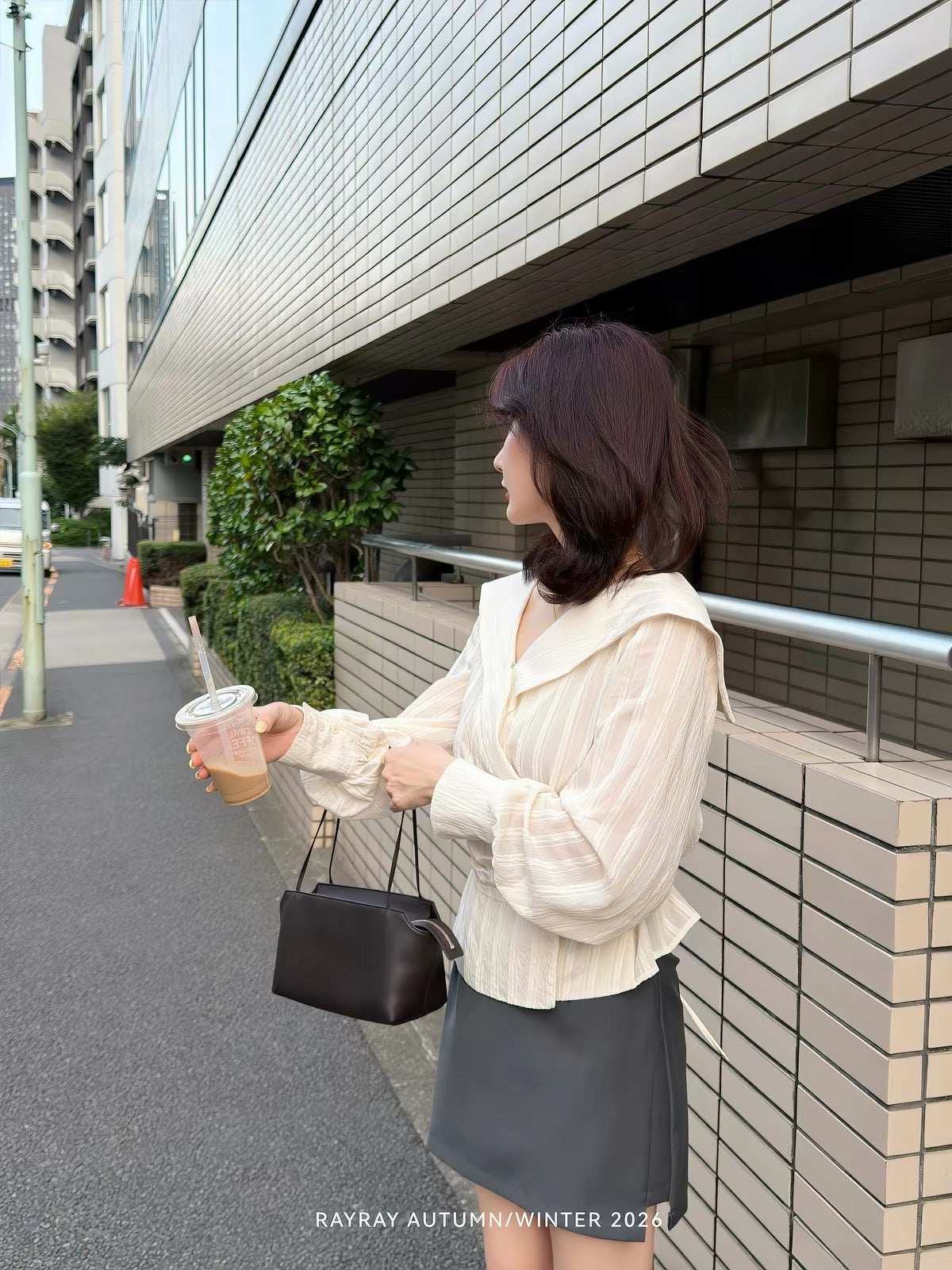 Lei Yingjun [Omotesando] Textured shirt featuring an oversized collar and a flattering, slimming wrap-style waist with a twisted-knot detail.