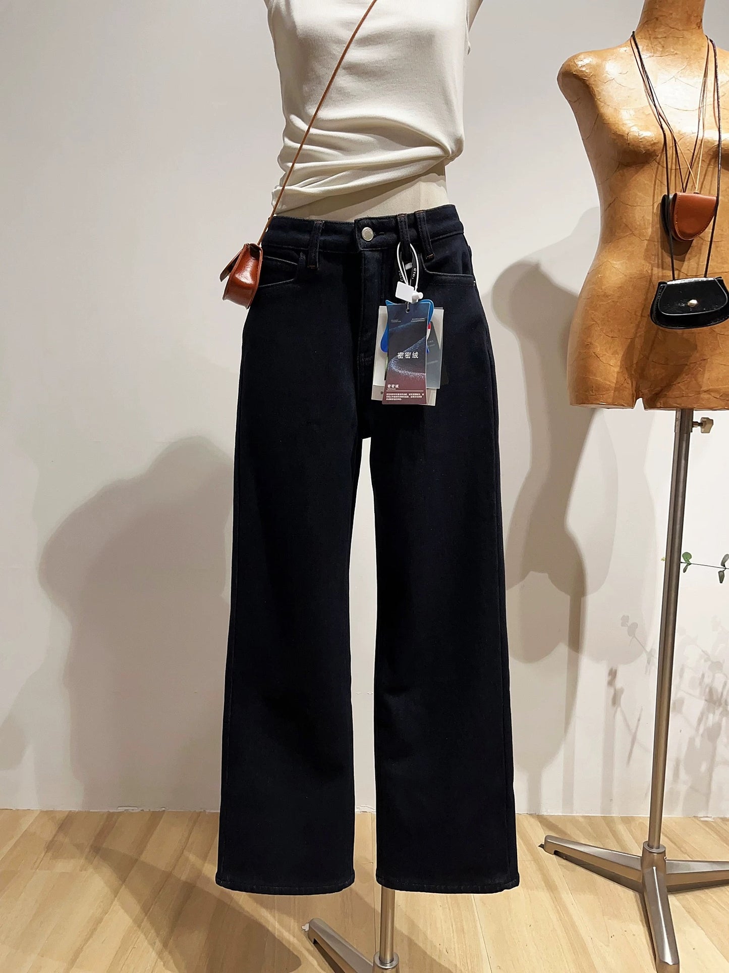 Loose-fitting, versatile, fleece-lined straight-leg jeans for women, slimming high-waisted floor-length pants for winter.