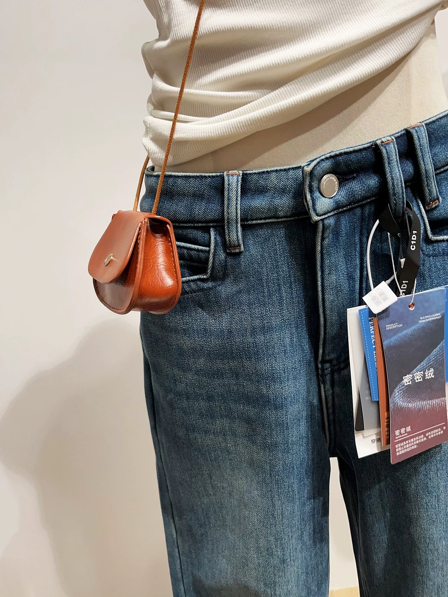 Loose-fitting, versatile, fleece-lined straight-leg jeans for women, slimming high-waisted floor-length pants for winter.