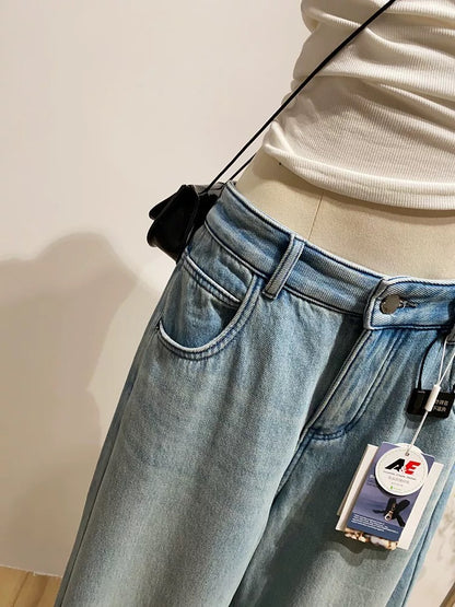 Fleece-lined curved denim jeans for women, versatile high-waisted, loose-fitting, warm wide-leg pants for winter.
