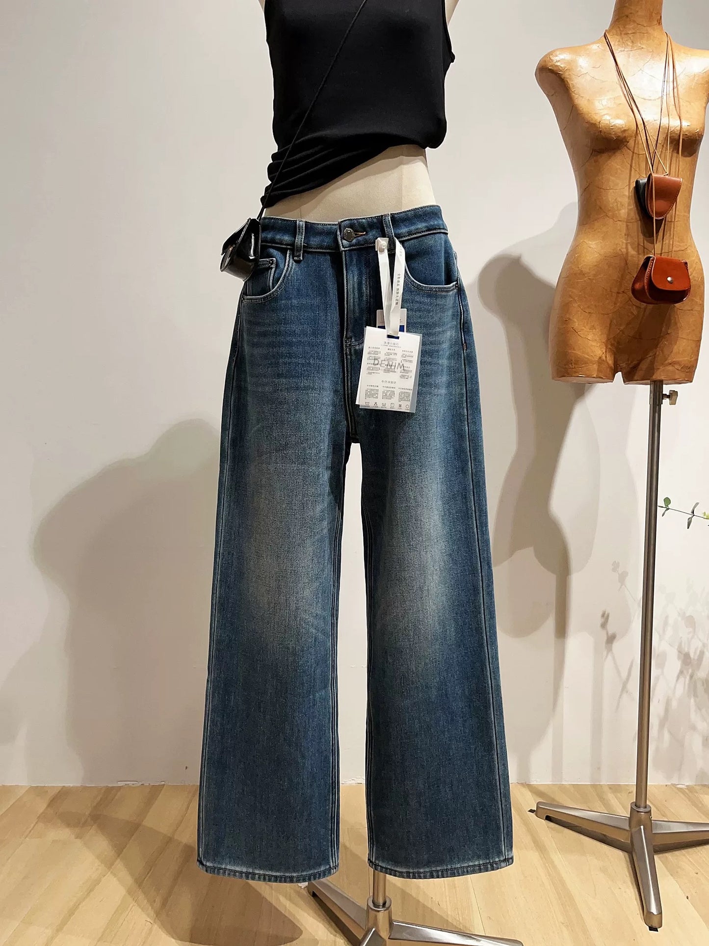 Retro high-waisted wide-leg jeans for women, winter fleece-lined, casual, slimming straight leg pants