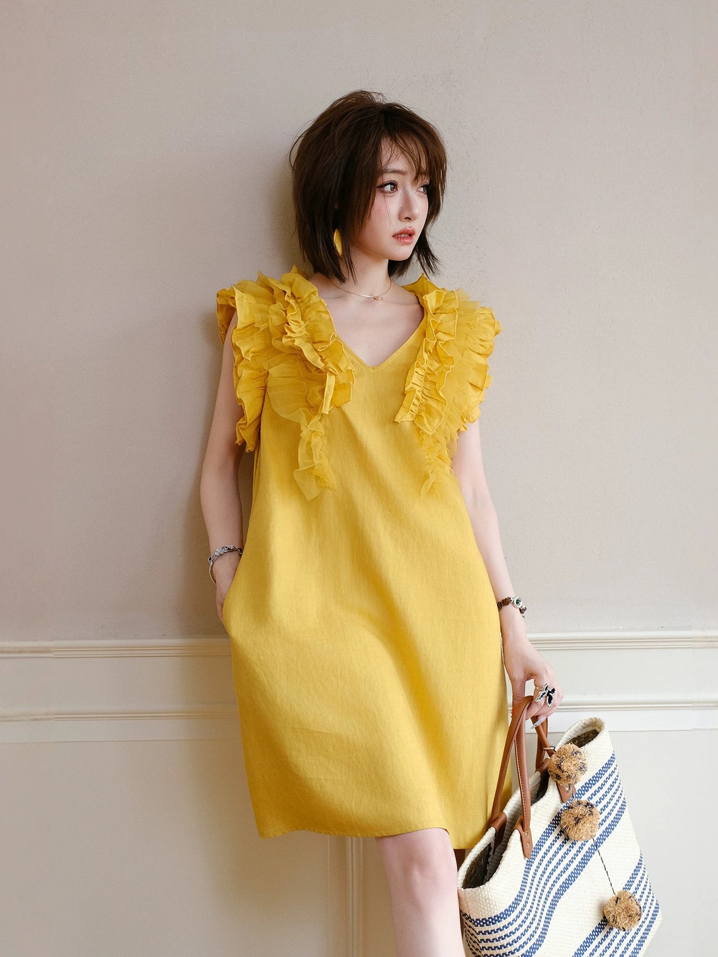MIUCO yellow beautiful little skirt V-neck ruffled sleeveless dress high-end summer seaside sweet style vest skirt