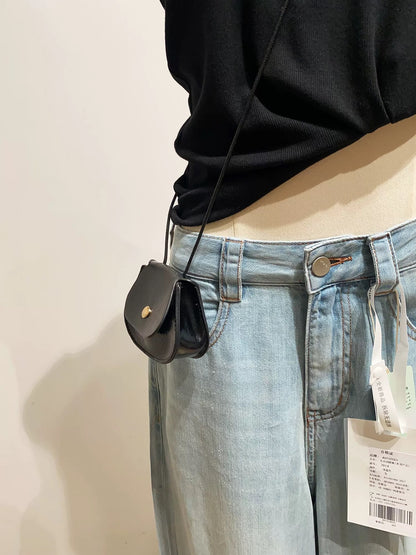 Women's washed blue wide-leg jeans, loose fit, slimming, high-waisted, cropped straight leg pants for spring and autumn.