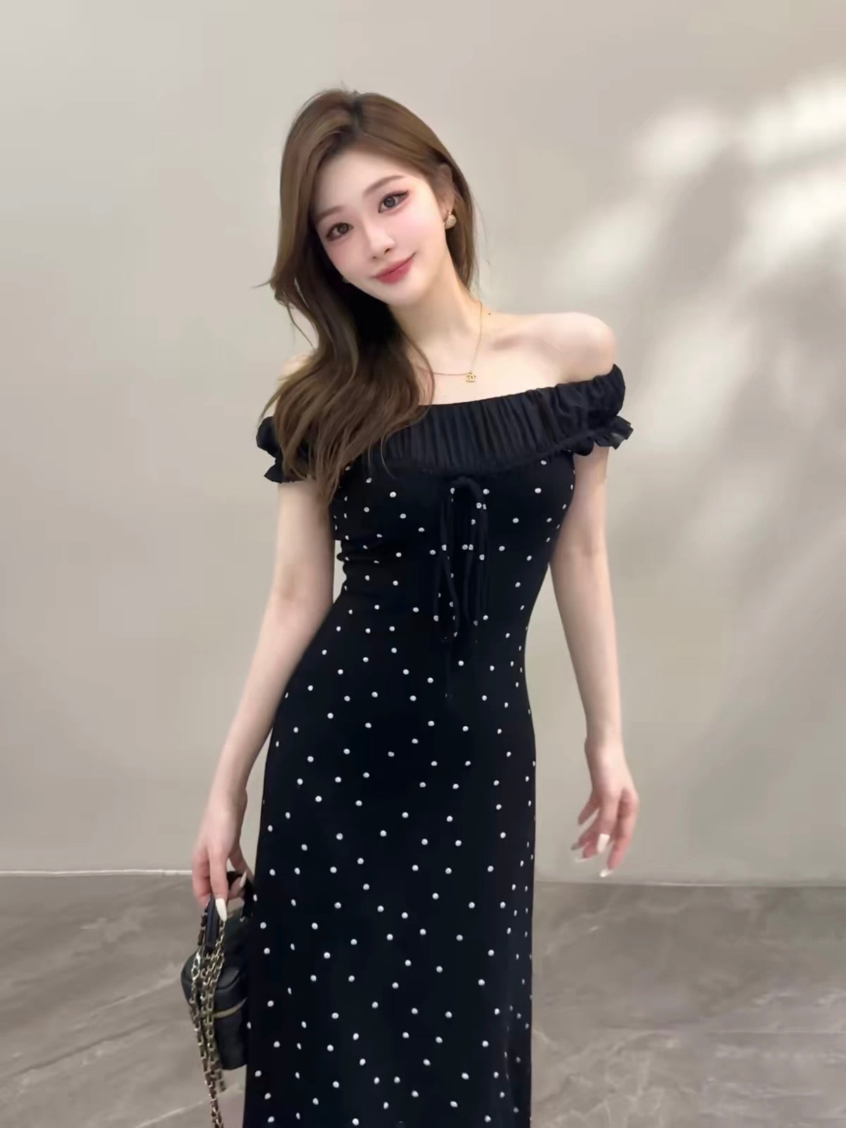 Youyan Summer New French-Style Off-Shoulder Polka-Dot Dress – Hepburn-Inspired, Waist-Cinching, Slimming, and Elegant (DT2365)