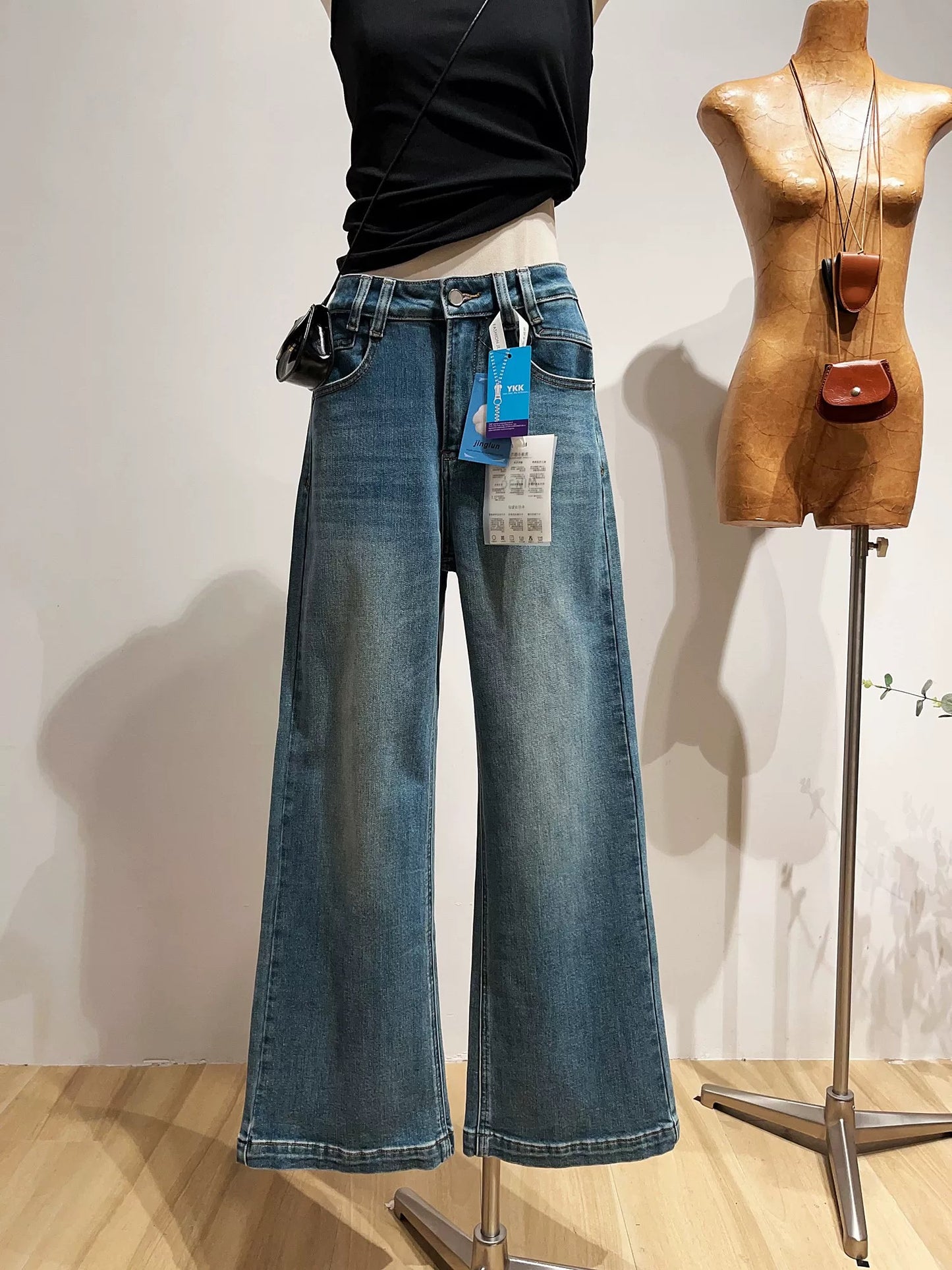 Washed distressed fleece-lined straight leg jeans for women, slimming high-waisted wide-leg trousers for winter.