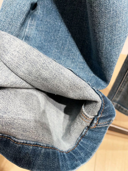 Washed distressed fleece-lined straight leg jeans for women, slimming high-waisted wide-leg trousers for winter.
