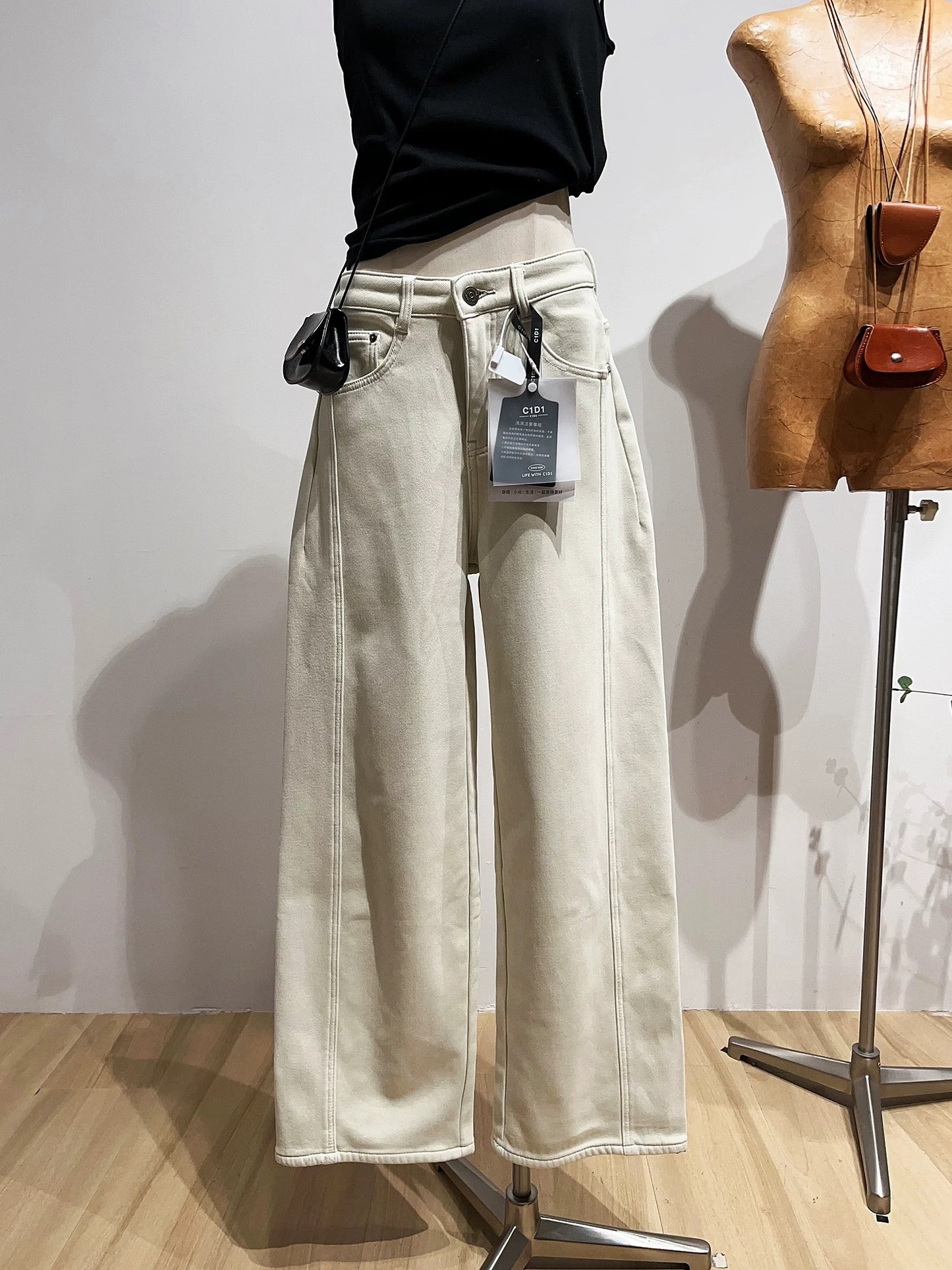 Casual high-waisted wide-leg jeans for women, slimming straight leg pants with fleece lining, perfect for winter.