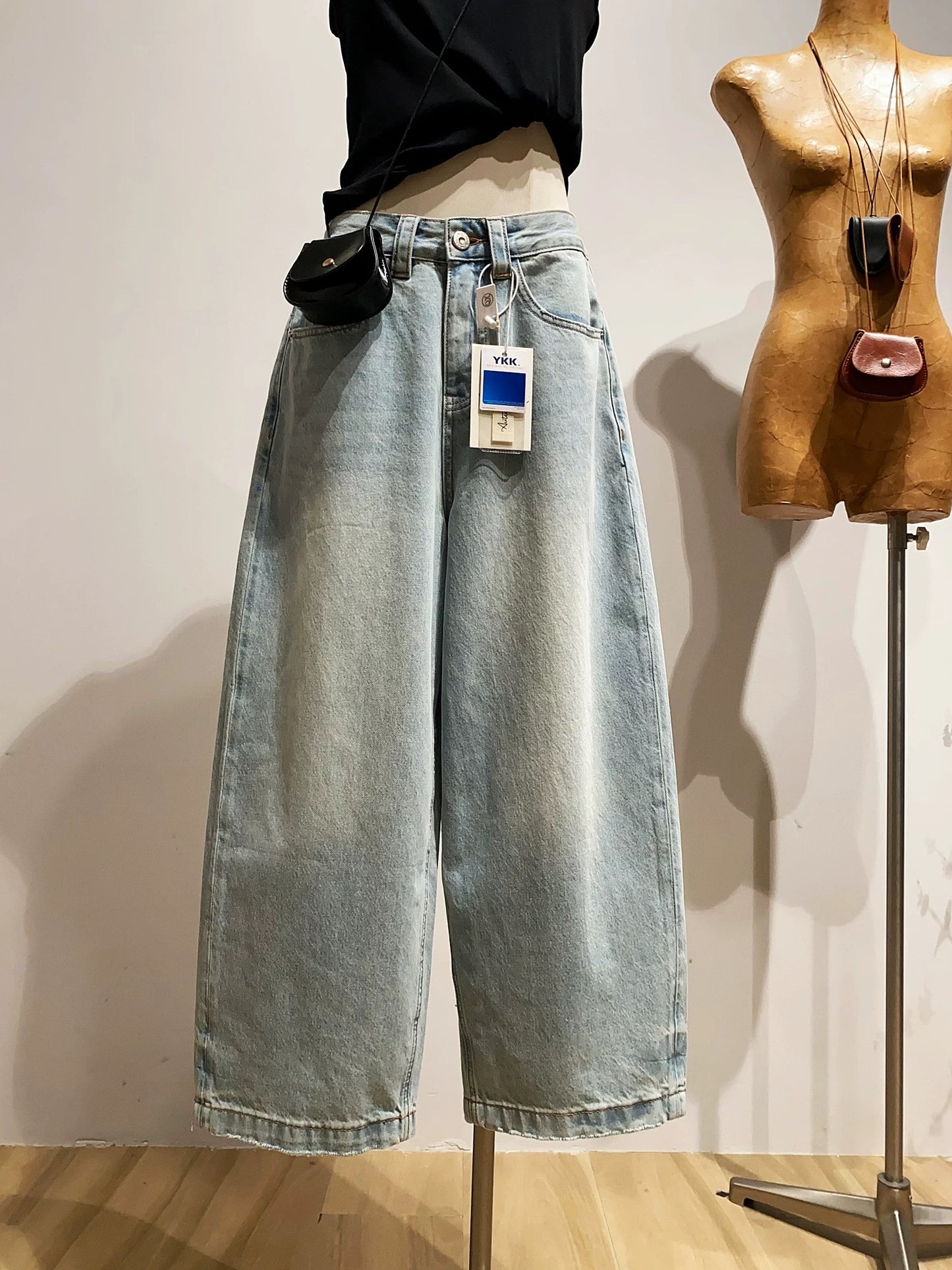 High-end retro high-waisted curved jeans for women, loose fit, slimming cropped pants for spring.