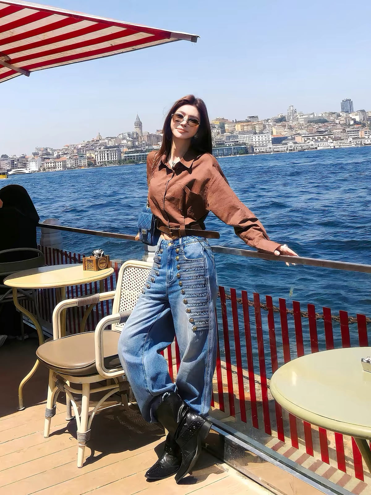 Li Wanjun Women's Retro Blue High-Waisted Washed Denim Pants – Street-Style Loose Gradient Wide-Leg Trousers with a Multi-Button Fly (Autumn Collection)