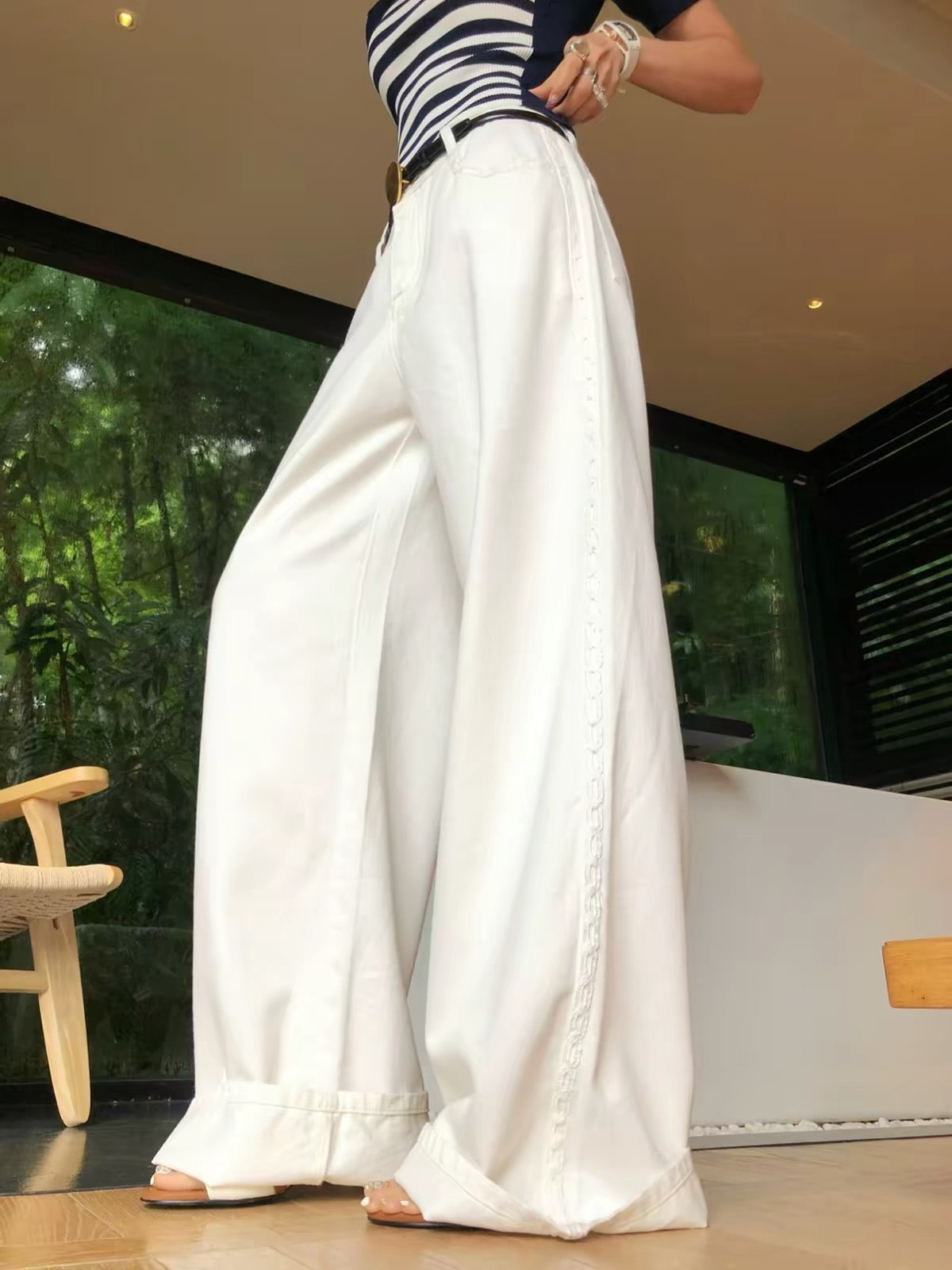Li Li Li Wanjun "Twisted-Weave White" High-Waisted Wide-Leg Jeans – White, Loose-Fit, Drapey, with Side Lace Trim