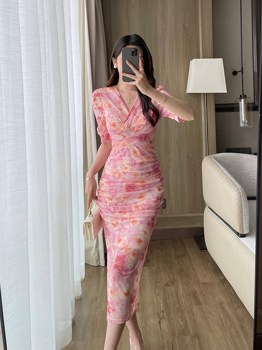 Pink age-reducing printed dress for women summer new style mesh V-neck short-sleeved strappy pleated belly-covering slit mid-length skirt