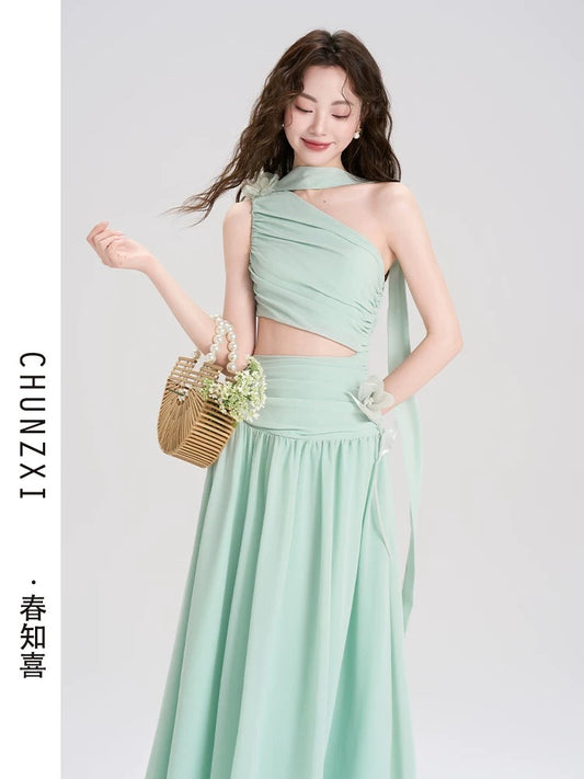 Chun Zhixi unique beautiful oblique shoulder waist dress female summer new style seaside film out of wear holiday style long dress