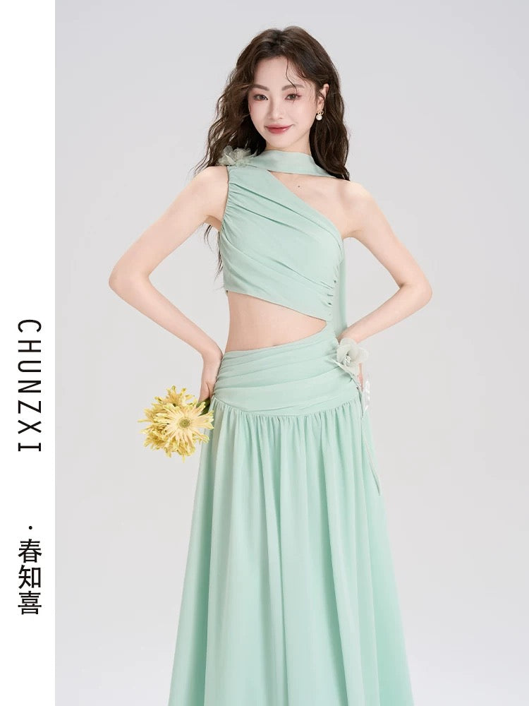Chun Zhixi unique beautiful oblique shoulder waist dress female summer new style seaside film out of wear holiday style long dress
