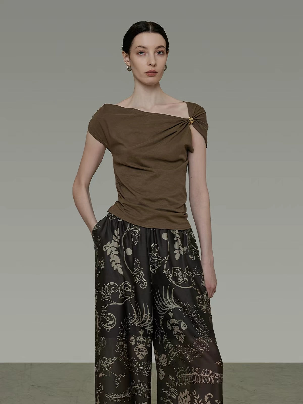 UNSPOKEN Women's Summer Slim-Fit Asymmetric Off-Shoulder T-Shirt – Stylish Top with Unique 3D Detailing
