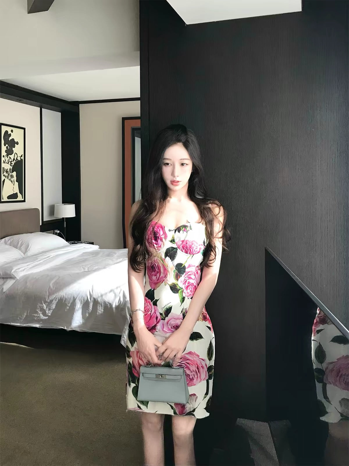 Amor "Glamorous Heiress" Style: Women's Summer Spaghetti-Strap Dress – Fitted Bodice with Fish-Bone Detailing, Cinched Waist, and Hip-Hugging Silhouette.