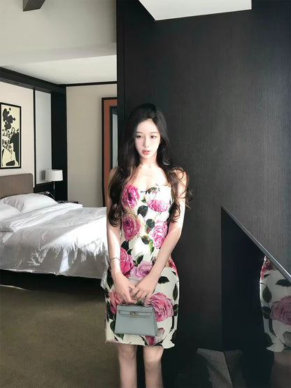 Amor "Glamorous Heiress" Style: Women's Summer Spaghetti-Strap Dress – Fitted Bodice with Fish-Bone Detailing, Cinched Waist, and Hip-Hugging Silhouette.