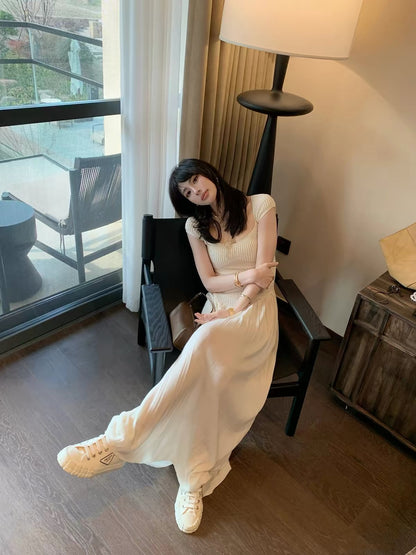 ASM ANNA / Premium French-style elegant long dress featuring a square neckline and a blend of mercerized wool, combed cotton, acetate, and Tencel.