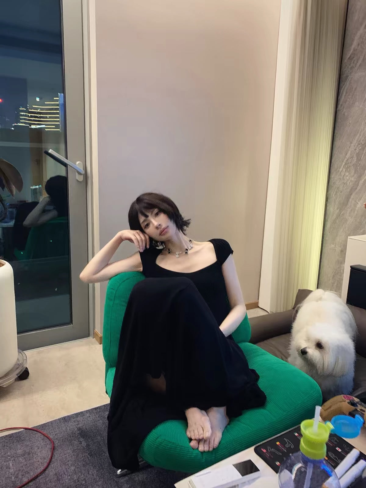 ASM ANNA / Premium French-style elegant long dress featuring a square neckline and a blend of mercerized wool, combed cotton, acetate, and Tencel.