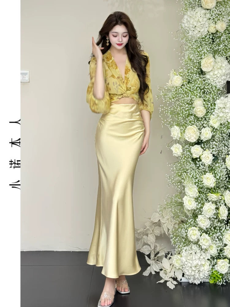 Xiao Nuo's floral v-neck short top summer pure desire holiday wind chiffon shirt high waist hip skirt suit 258840