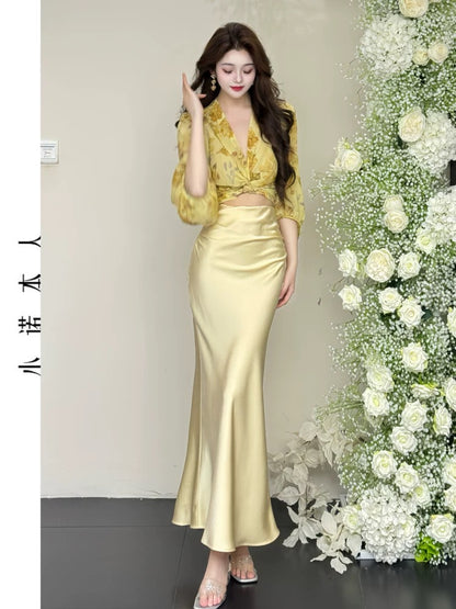 Xiao Nuo's floral v-neck short top summer pure desire holiday wind chiffon shirt high waist hip skirt suit 258840