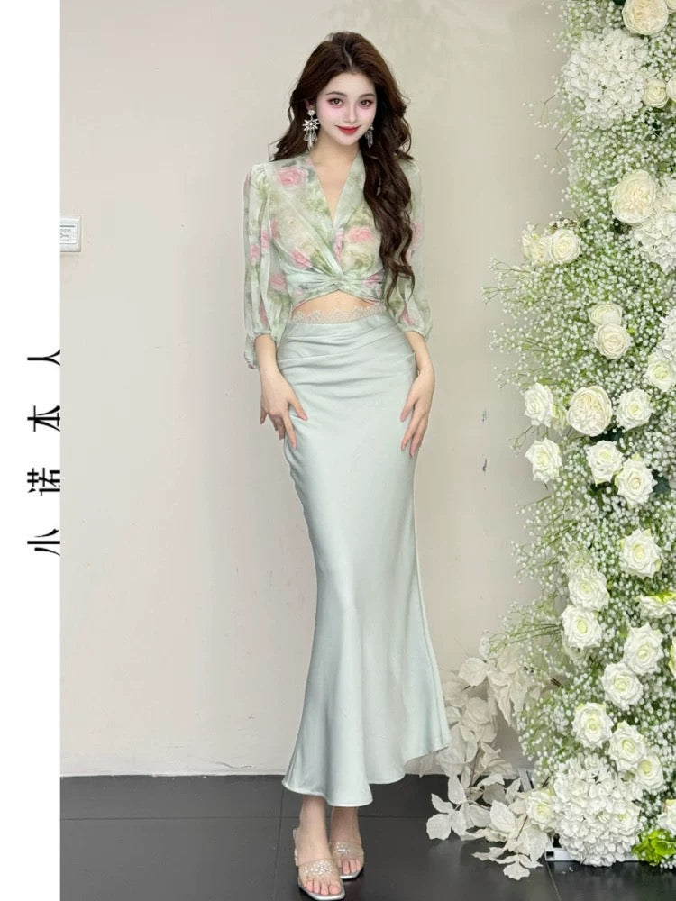 Xiao Nuo's floral v-neck short top summer pure desire holiday wind chiffon shirt high waist hip skirt suit 258840