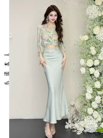 Xiao Nuo's floral v-neck short top summer pure desire holiday wind chiffon shirt high waist hip skirt suit 258840