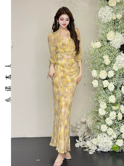 Xiao Nuo's floral v-neck short top pure desire holiday style niche shirt high waist hip skirt suit 258840