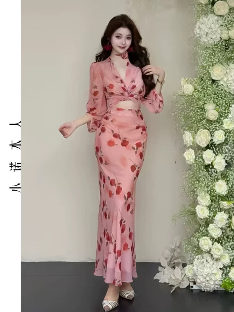 Xiao Nuo's floral v-neck short top pure desire holiday style niche shirt high waist hip skirt suit 258840