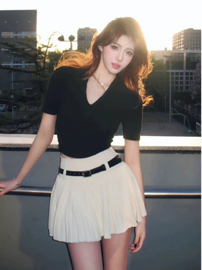 A complete set of tea-style outfits, salt-style light and sophisticated style, V-neck T-shirt top, pleated skirt two-piece suit for women, summer and capable temperament