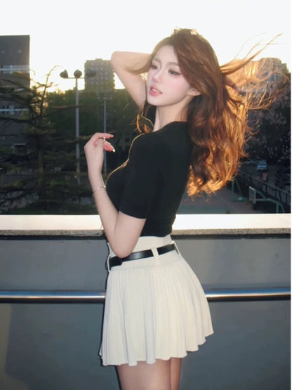 A complete set of tea-style outfits, salt-style light and sophisticated style, V-neck T-shirt top, pleated skirt two-piece suit for women, summer and capable temperament
