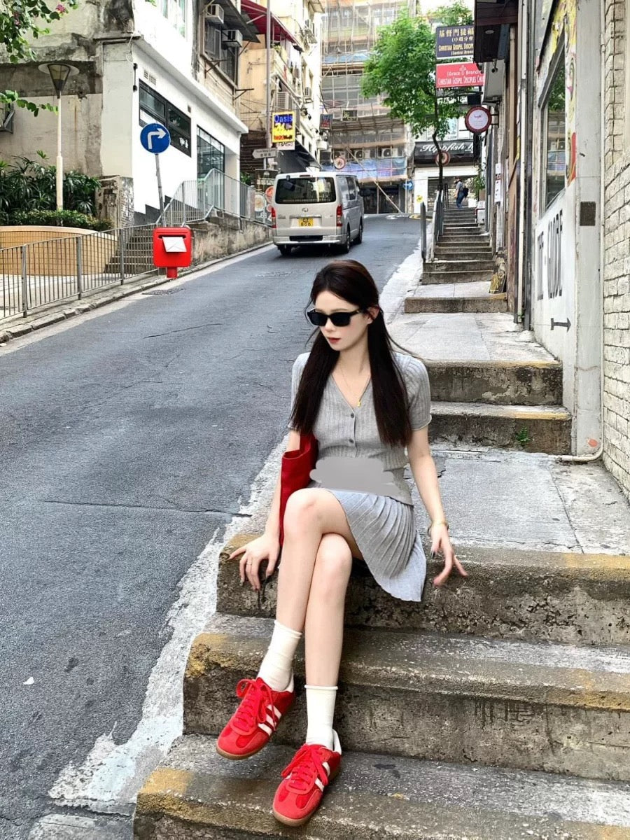 Korean style slim fit V-neck short-sleeved sweater women's top summer preppy pleated skirt two-piece suit